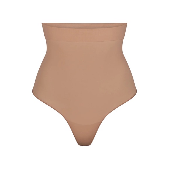 SKIMS Other - SKIMS EVERYDAY SCULPT HIGH-WAISTED THONG